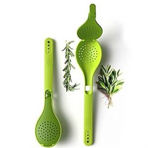 Flavour-Infusing Spoon With Herb Stripper - Image 3